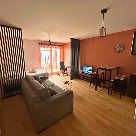 Studio Spacieux 4 Personnes Avec Terrasse Privee & Bureau - Gare A 4Min, Paris En 30Min Villiers sur Marne Bagian luar foto