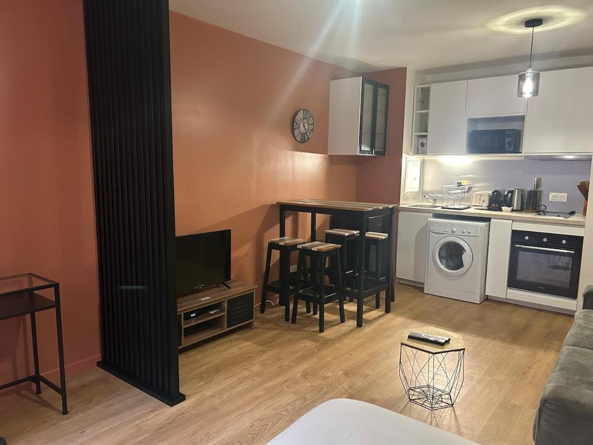 Studio Spacieux 4 Personnes Avec Terrasse Privee & Bureau - Gare A 4Min, Paris En 30Min Villiers sur Marne Bagian luar foto