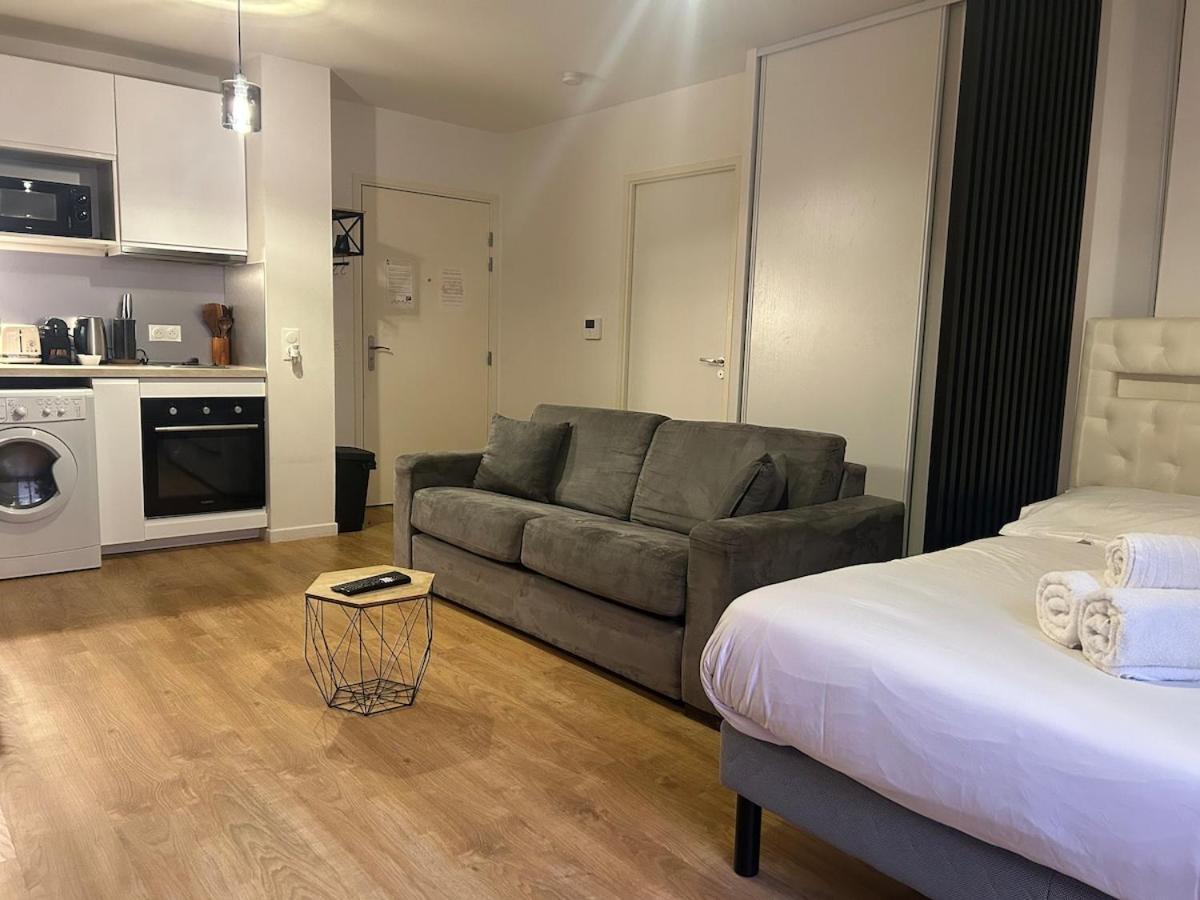 Studio Spacieux 4 Personnes Avec Terrasse Privee & Bureau - Gare A 4Min, Paris En 30Min Villiers sur Marne Bagian luar foto