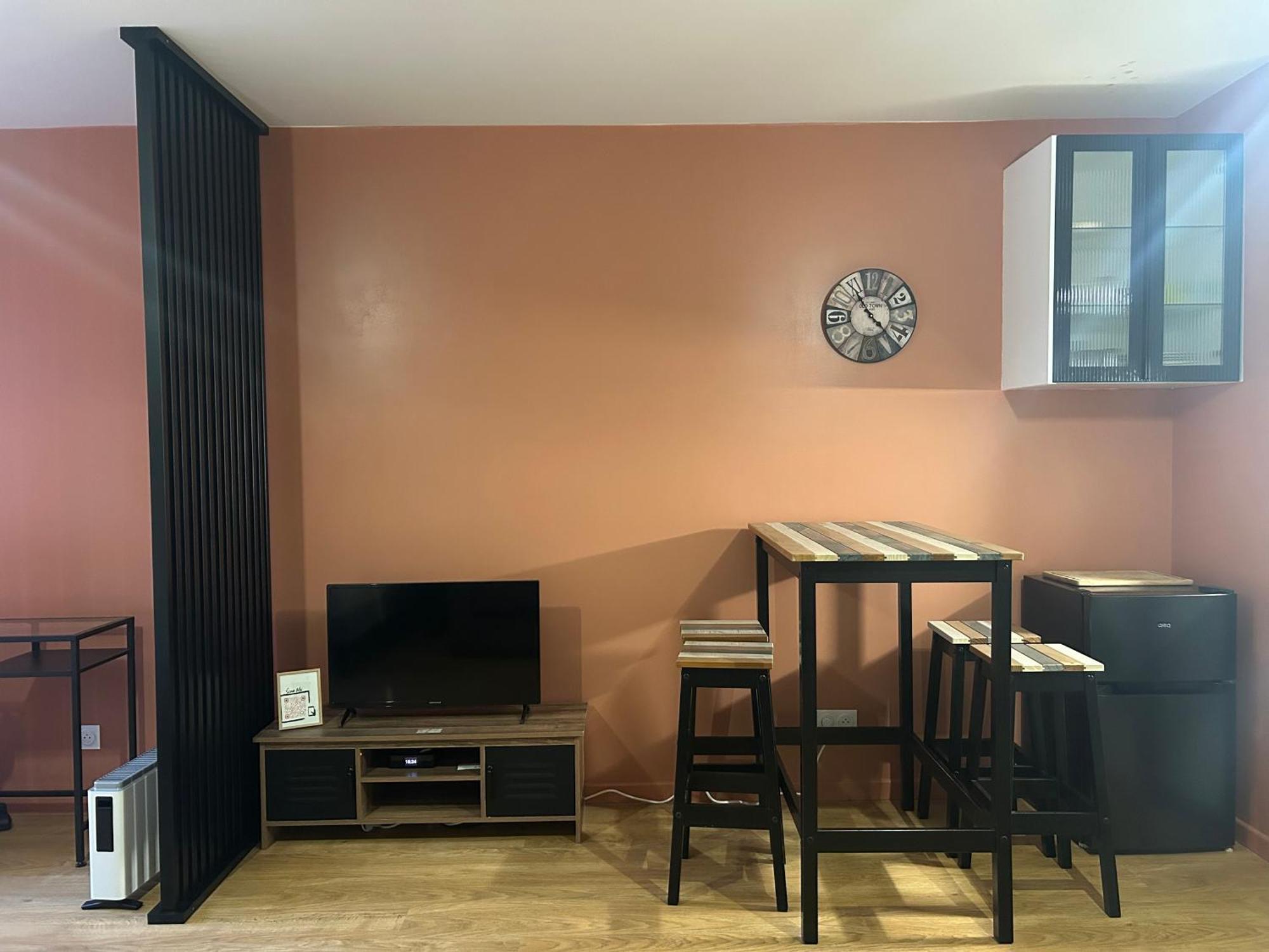 Studio Spacieux 4 Personnes Avec Terrasse Privee & Bureau - Gare A 4Min, Paris En 30Min Villiers sur Marne Bagian luar foto