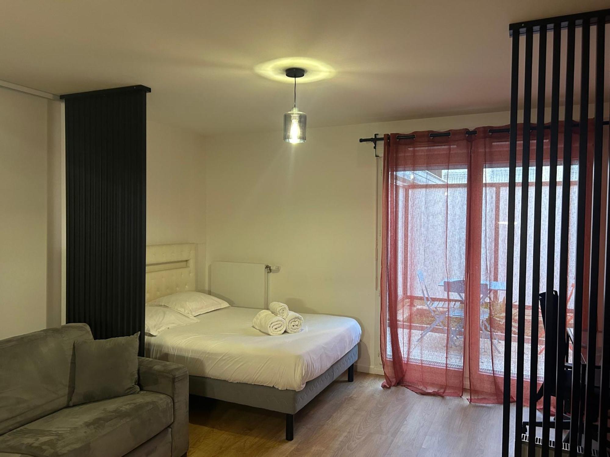 Studio Spacieux 4 Personnes Avec Terrasse Privee & Bureau - Gare A 4Min, Paris En 30Min Villiers sur Marne Bagian luar foto