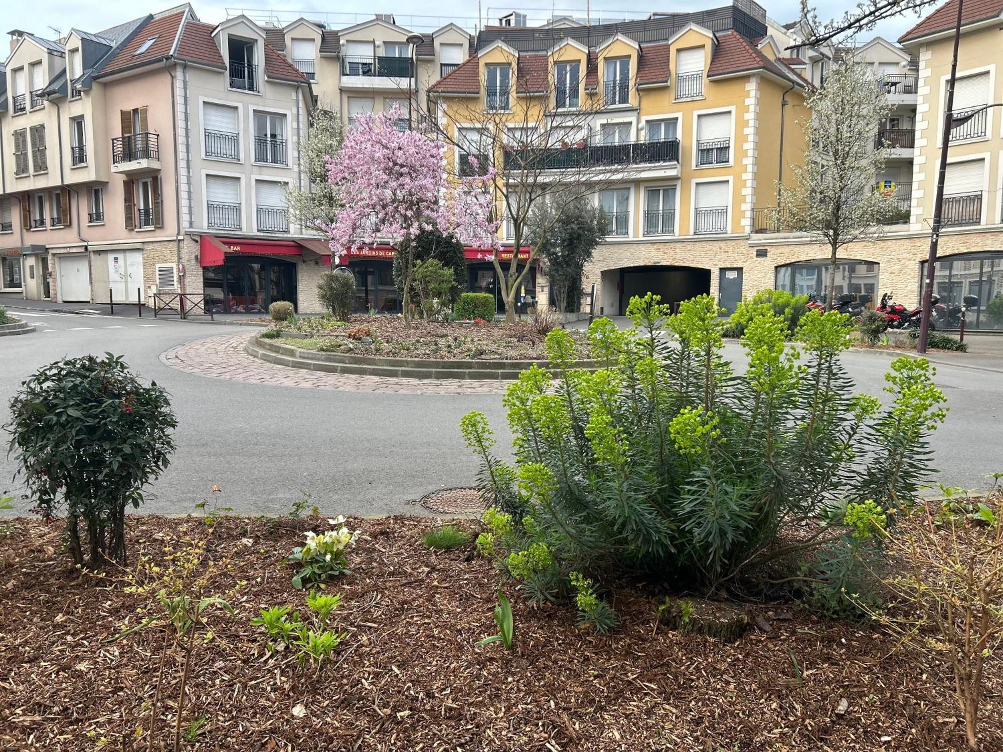 Studio Spacieux 4 Personnes Avec Terrasse Privee & Bureau - Gare A 4Min, Paris En 30Min Villiers sur Marne Bagian luar foto